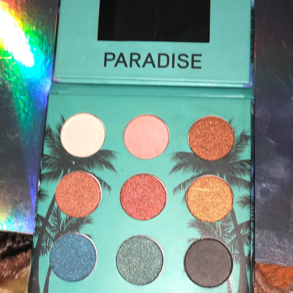 Black&White Cosmetics 9 eyeshadow palette.
